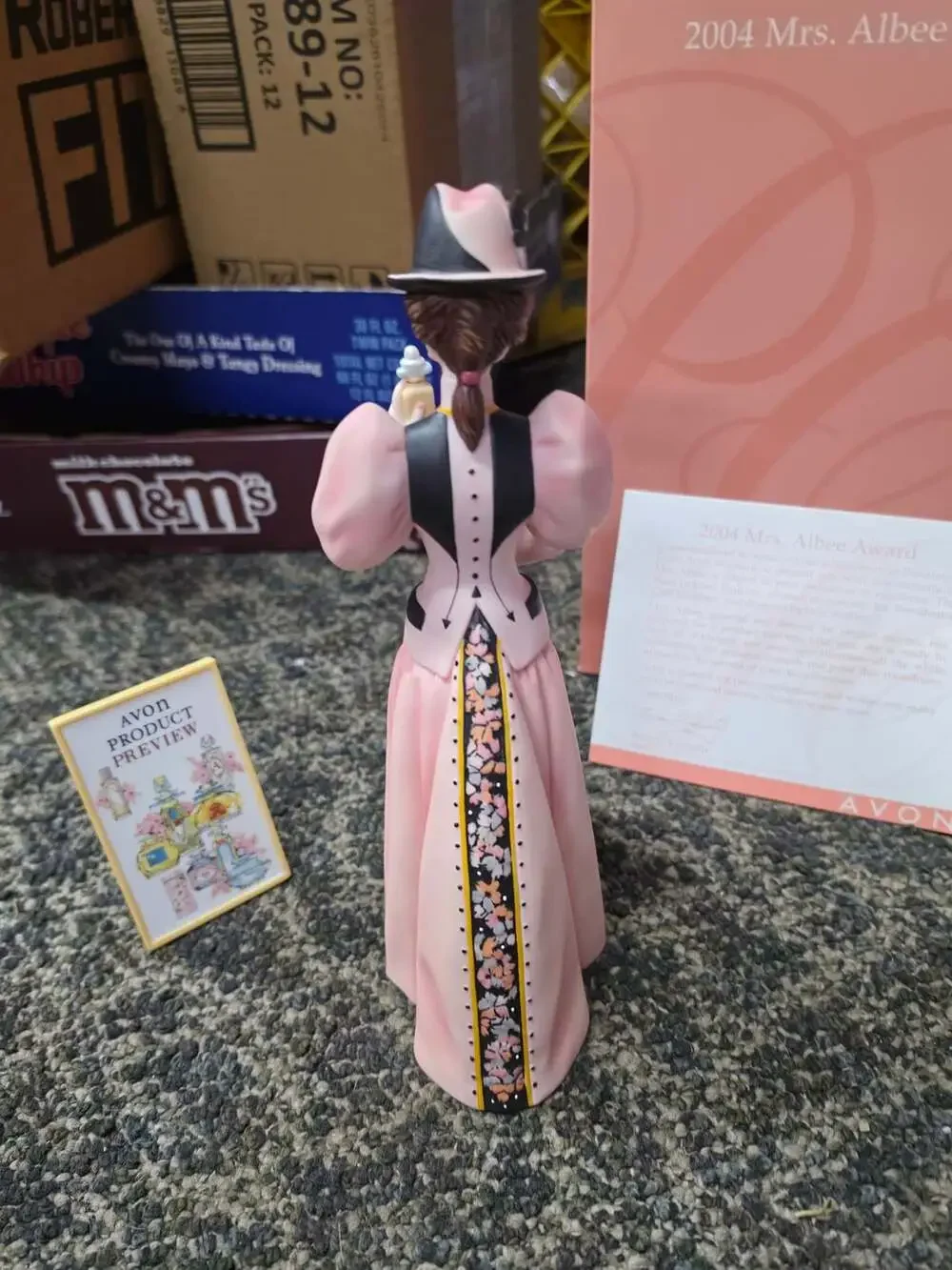 Avon 2004 Mrs. Albee Award Figurine